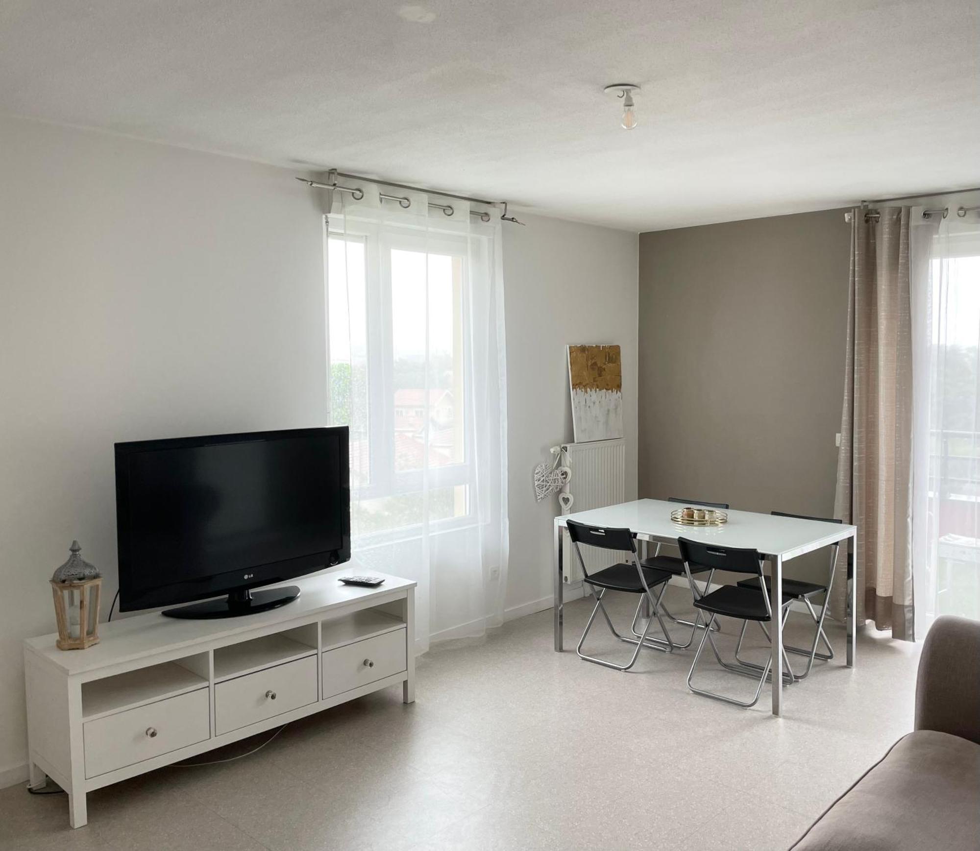Apartment Grand T2 Spacieux Tres Calme *